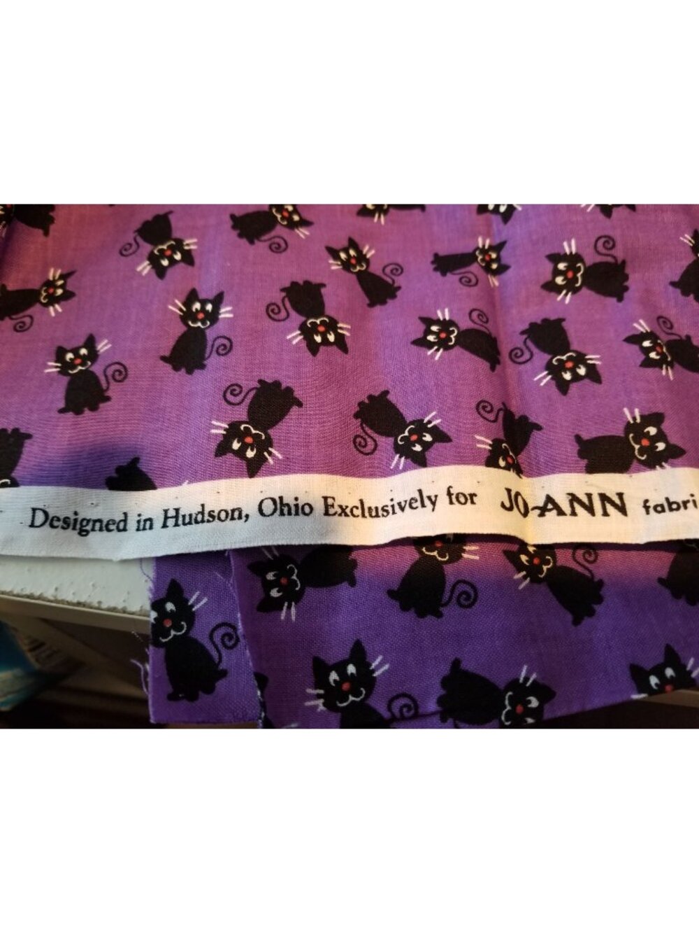 Material  Purple Fabric Purple Cats   44" x 36"   Cotton Craft Clothing fabric J